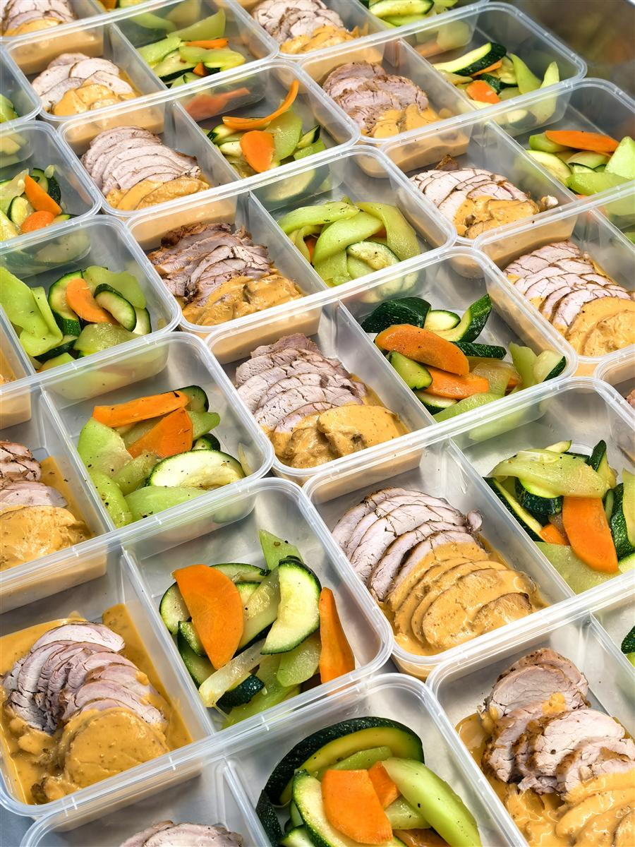 Roast pork tenderloin with sauce, zucchini and carrots